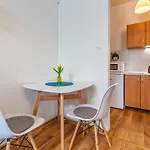 Jonashouse - Great Location Near Center- Personal Or Self Check-in