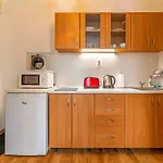 Jonashouse - Great Location Near Center- Personal Or Self Check-in *