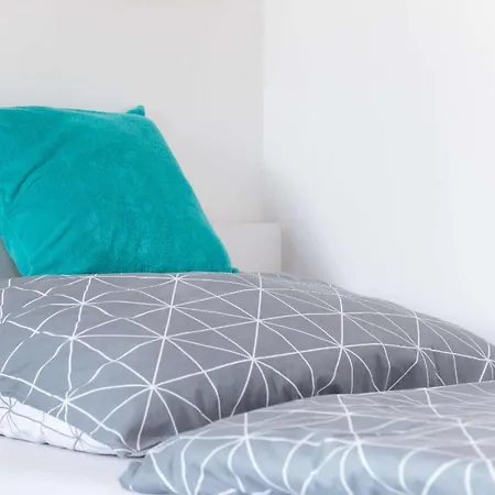 Jonashouse - Great Location Near Center- Personal Or Self Check-in