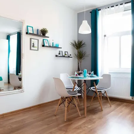 Jonas - Great Location Near Center Apartment *