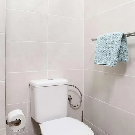 Jonas - Great Location Near Center Apartment