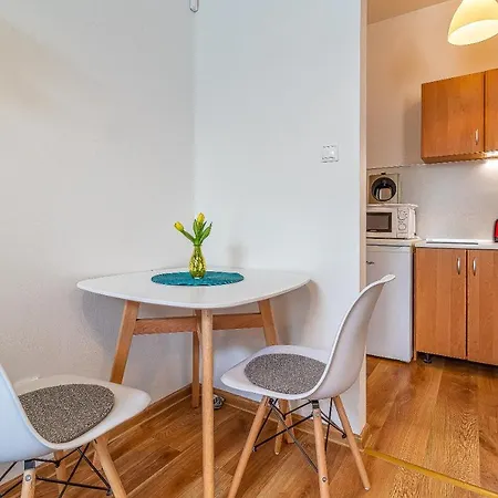 Jonashouse - Great Location Near Center- Personal Or Self Check-in