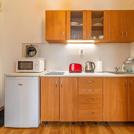 Jonashouse - Great Location Near Center- Personal Or Self Check-in *