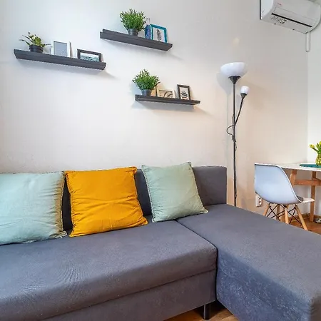 Jonashouse - Great Location Near Center- Personal Or Self Check-in