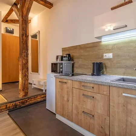 Jonas - Great Location Near Center Apartment *