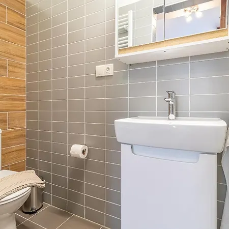 Apartment Jonas - Great Location Near Center