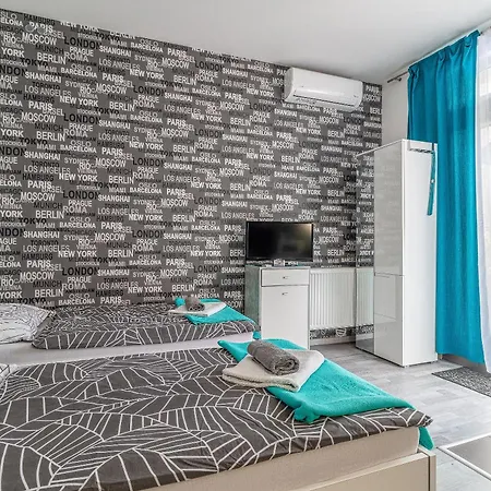 Jonas - Great Location Near Center Apartment