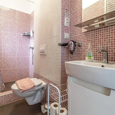 Jonas - Great Location Near Center Bratislava
