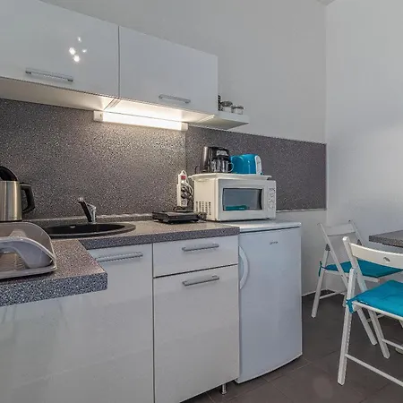 Jonashouse - Great Location Near Center- Personal Or Self Check-in Apartment Pressburg