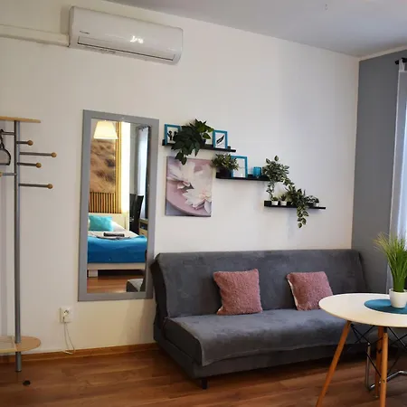 Jonashouse - Great Location Near Center- Personal Or Self Check-in *