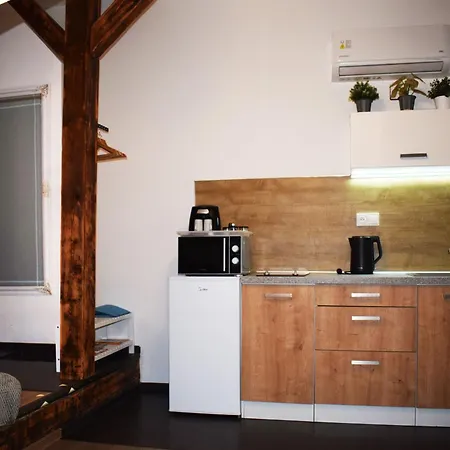 Jonashouse - Great Location Near Center- Personal Or Self Check-in